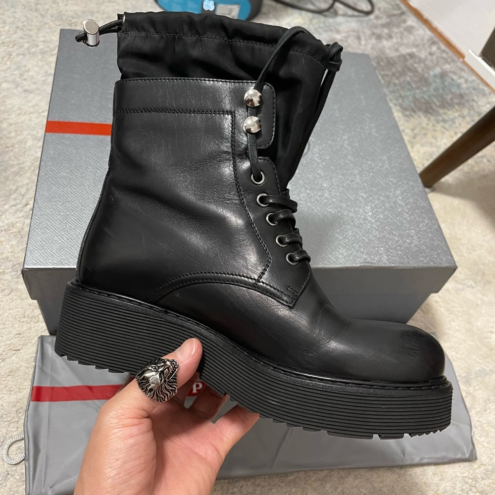 Like New Women‘s Size 6.5 Prada Leather Combat Boots With Drawstring Fasteners